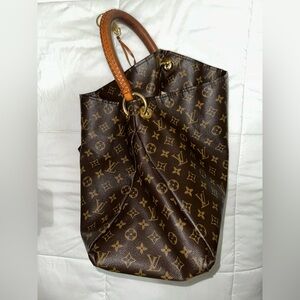 Louis Vuitton Authentic Artsy MM Monogram Canvas Shoulder Bag